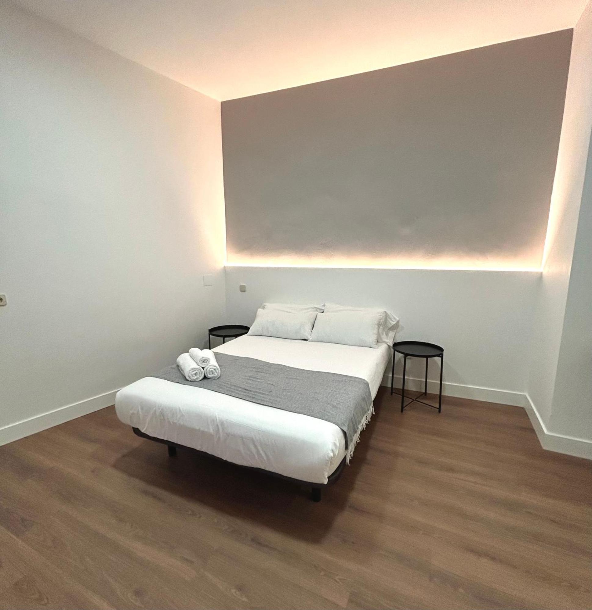 H21 Rooms Madrid Eksteriør billede