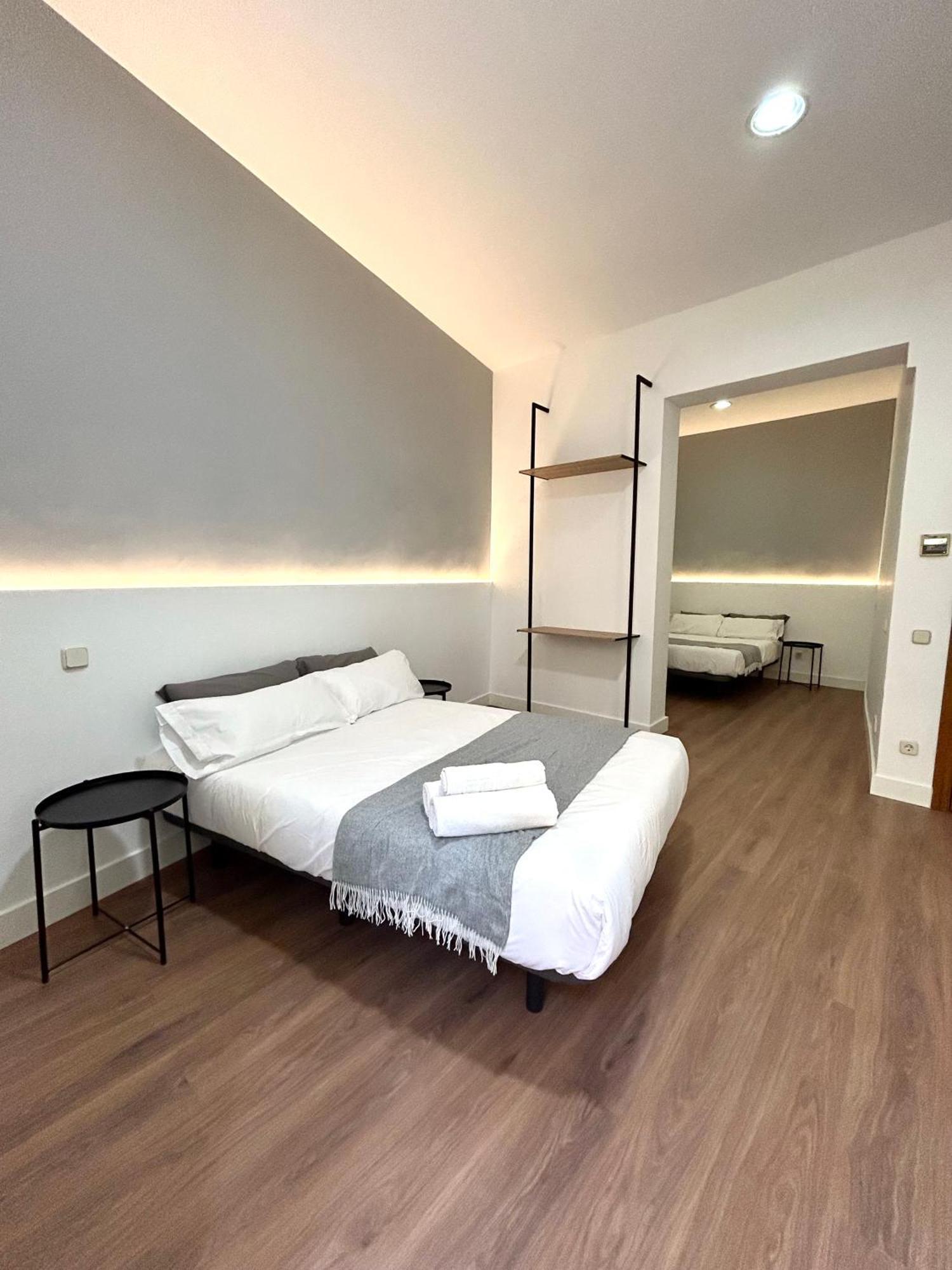 H21 Rooms Madrid Eksteriør billede