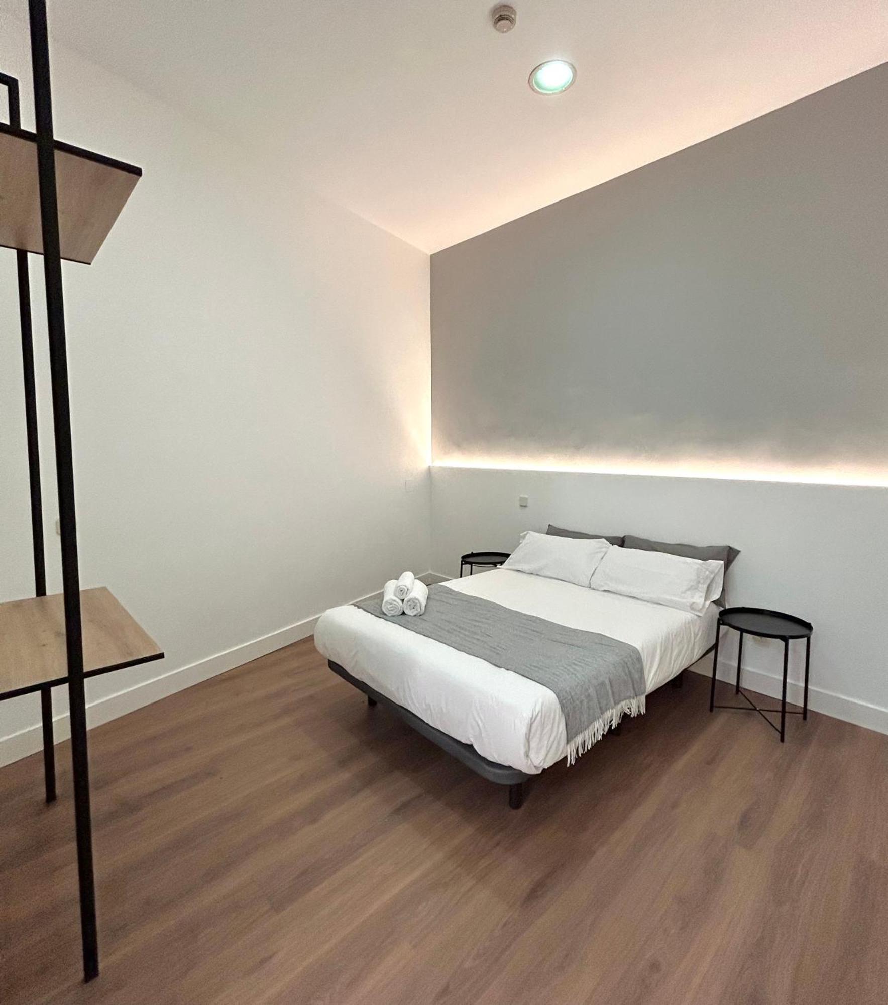 H21 Rooms Madrid Eksteriør billede