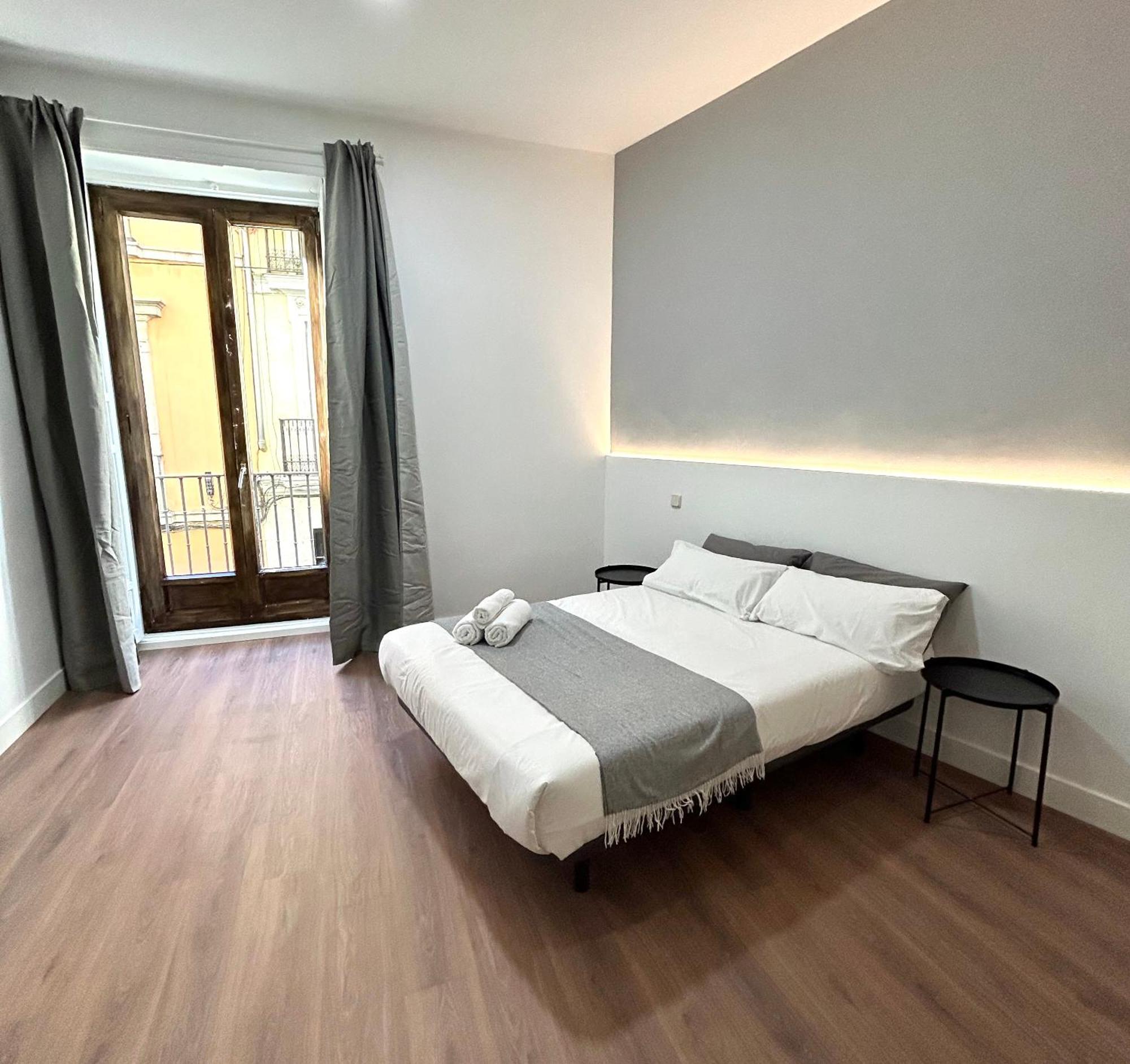 H21 Rooms Madrid Eksteriør billede