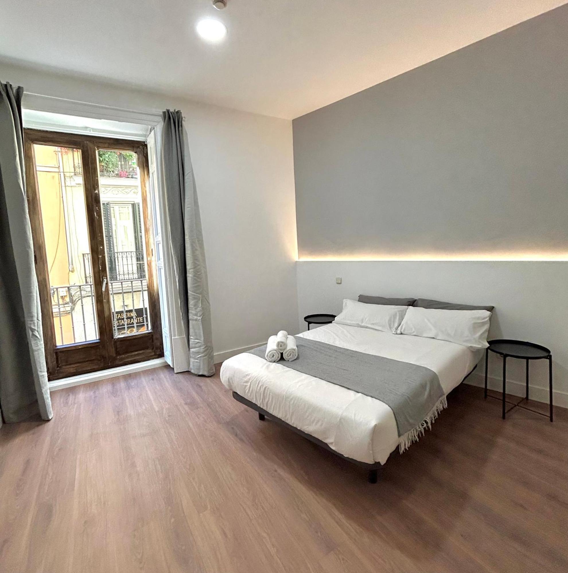 H21 Rooms Madrid Eksteriør billede