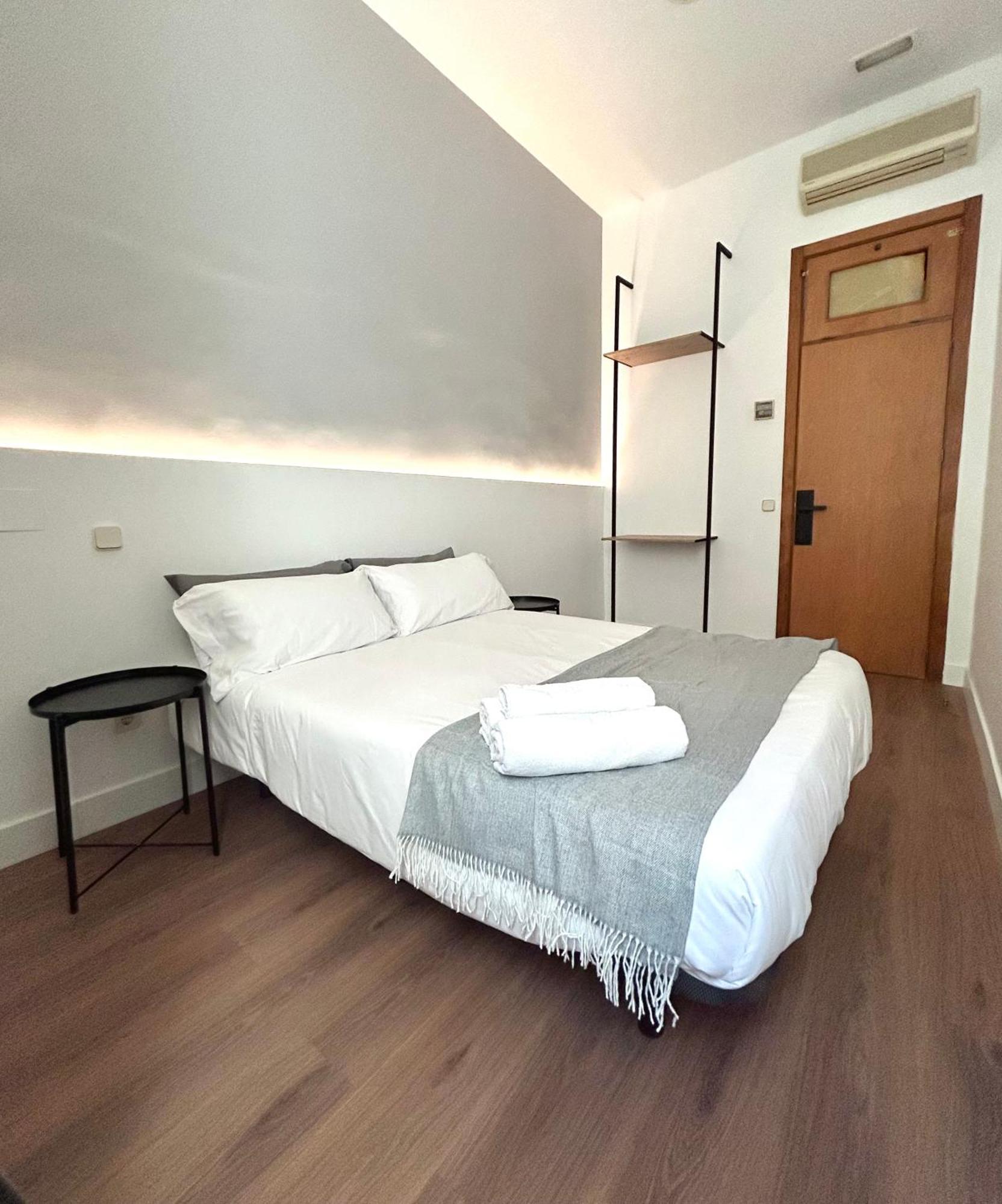 H21 Rooms Madrid Eksteriør billede