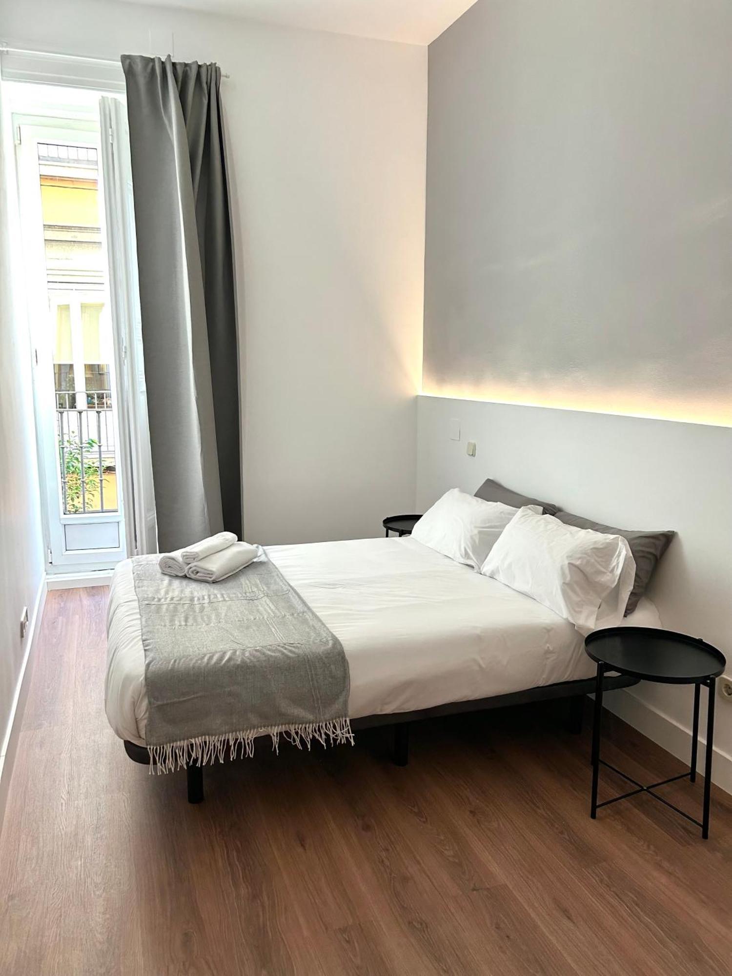 H21 Rooms Madrid Eksteriør billede