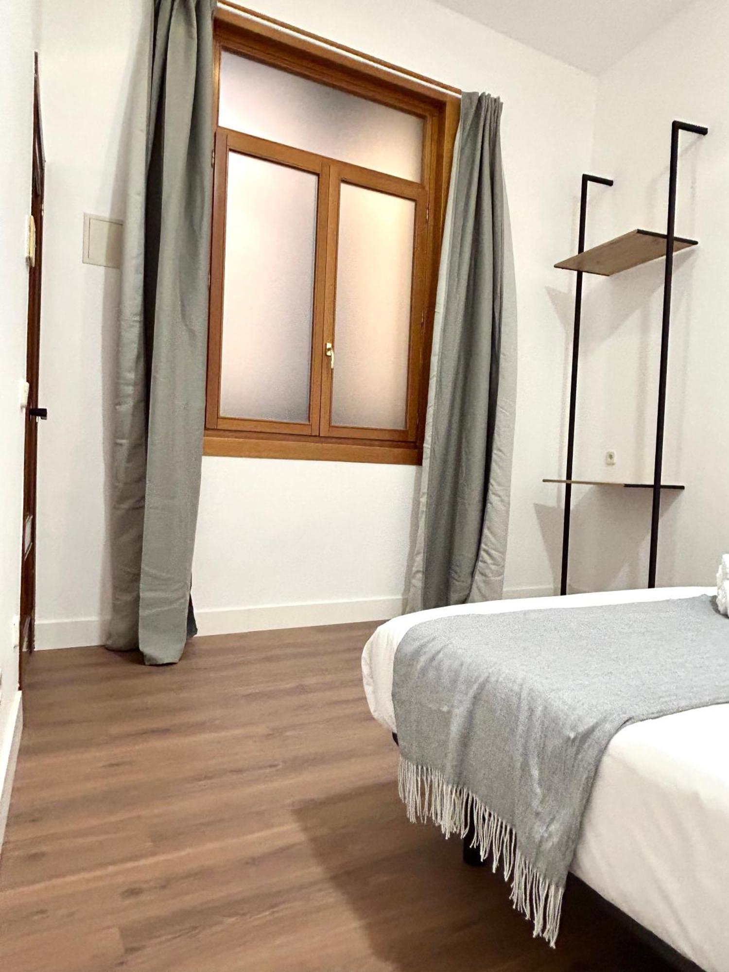 H21 Rooms Madrid Eksteriør billede