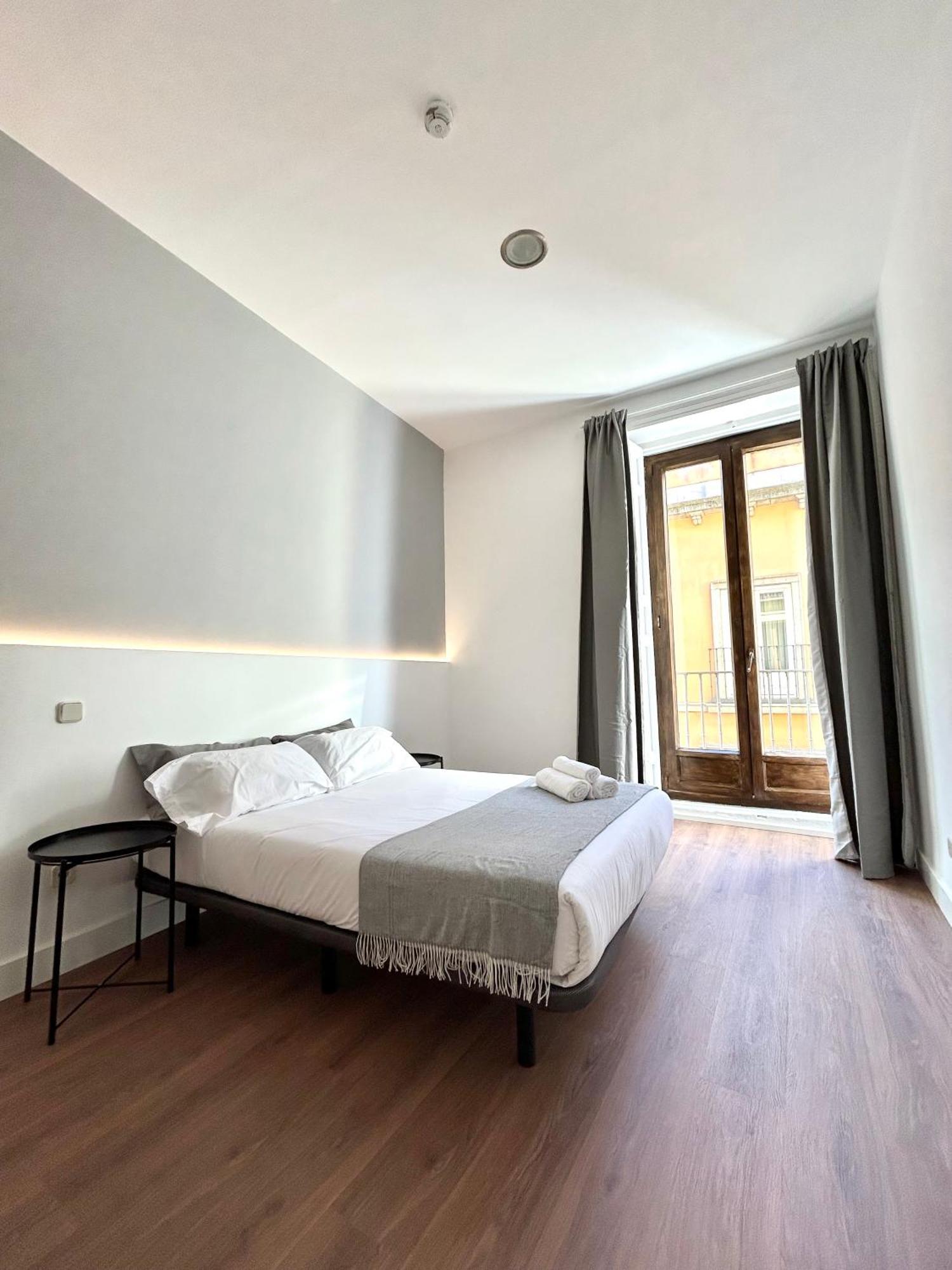 H21 Rooms Madrid Eksteriør billede